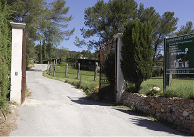 Haras-sainte-victoire-entree-aix-en-provence-pension-chevaux